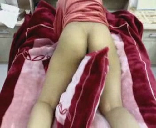 Iranian Girl Masturbates with Pillow Between her Legs Stimulate Pussy